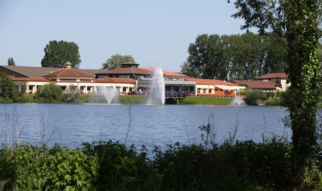 Wyboston Lakes Resort - Drift Inn Exterior