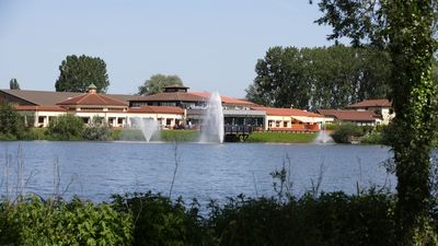 Wyboston Lakes Resort-Waterfront Hotel