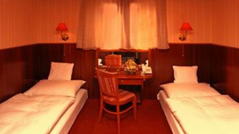 <b>Botel Marina Room</b>