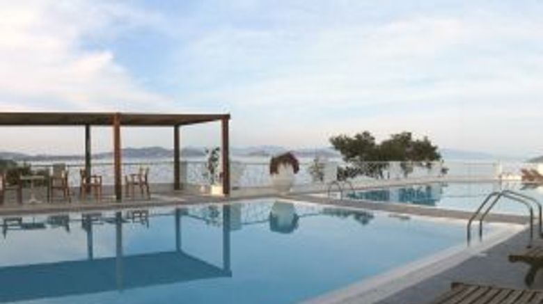 <b>Cape Kanapitsa Hotel Suites Pool</b>