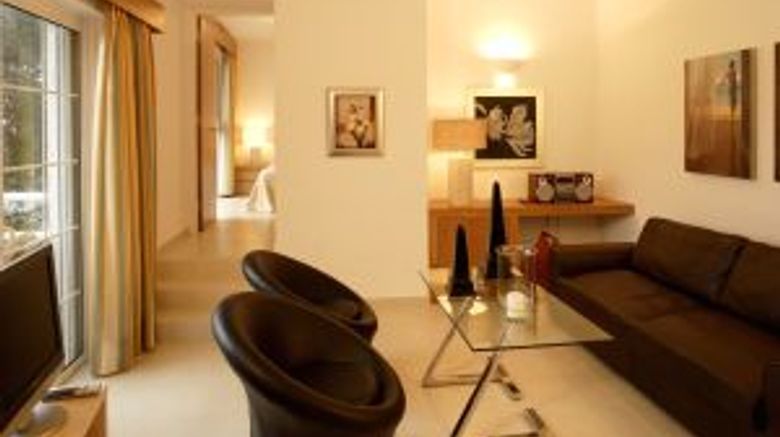 <b>Cape Kanapitsa Hotel Suites Room</b>