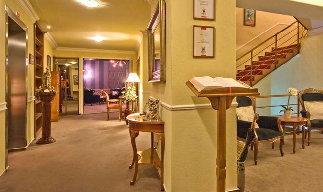 Hotel Capital Lobby