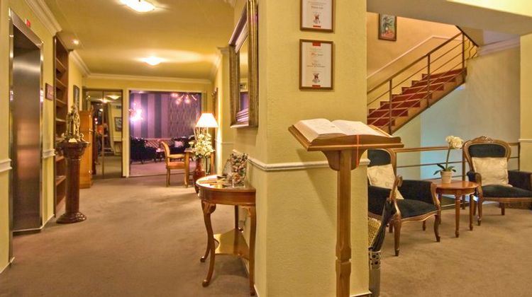 Hotel Capital Lobby
