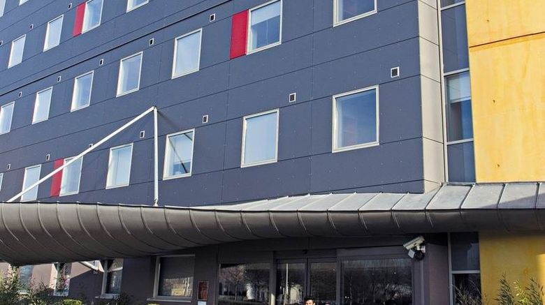 Standing Hotel Suites by Actisource Exterior