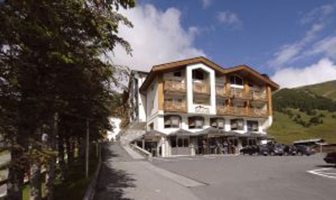 Hotel Lac Salin Spa & Mountain Resort Exterior