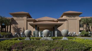 Dusit Thani LakeView Cairo
