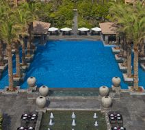 Dusit Thani LakeView Cairo Pool