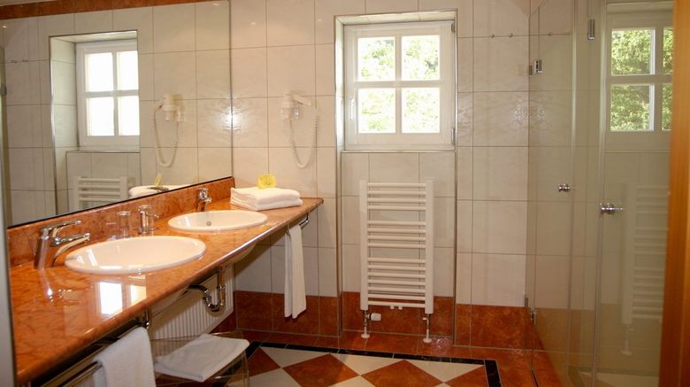 <b>Gusthof Penning Room</b>