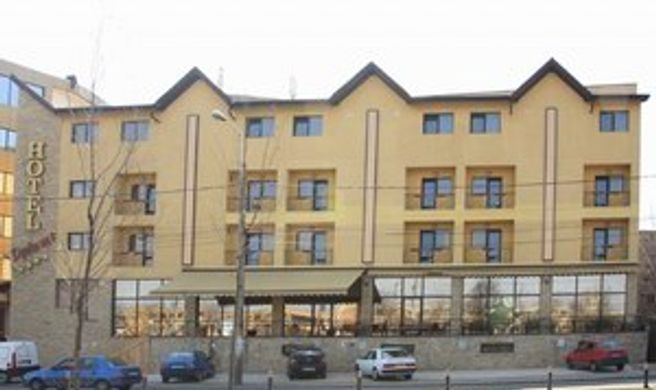 Hotel Diplomat Exterior