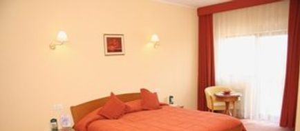 Hotel Diplomat Room