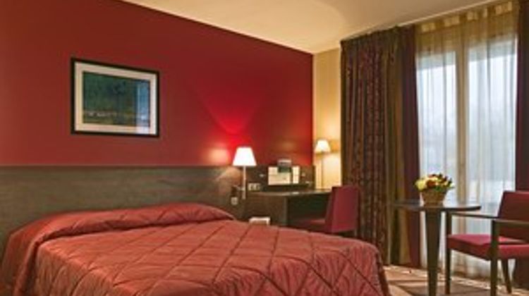 Adonis Divonne-les-Bains Room