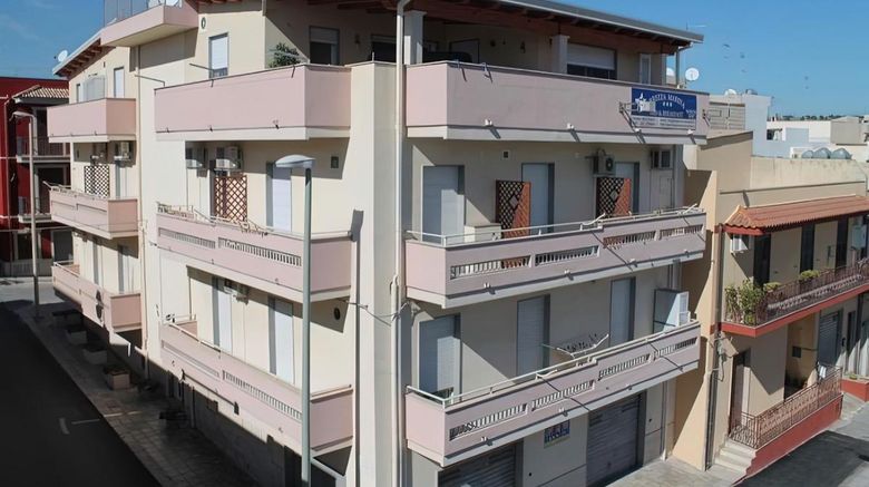 B and B Brezza Marina Exterior