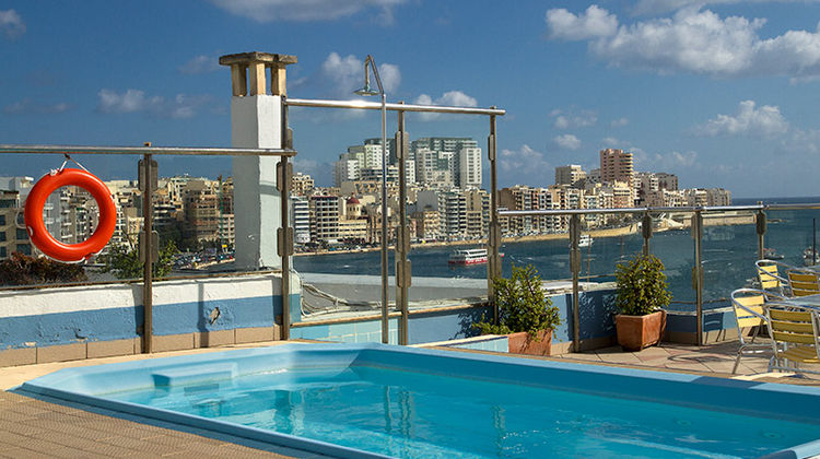 115 The Strand Hotel & Suites Pool
