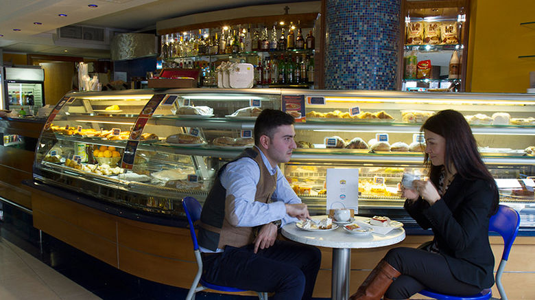 <b>115 The Strand Hotel & Suites Restaurant</b> <b>115 The Strand Hotel & Suites Restaurant</b>