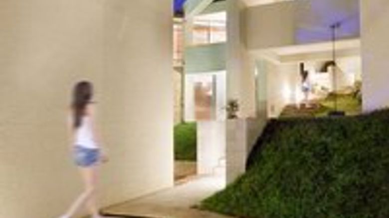 <b>Habita Suites Lobby</b>