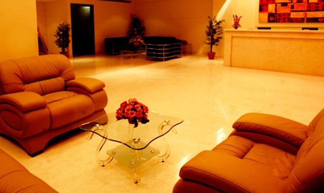Airport Hotel Metro Tower Lobby
