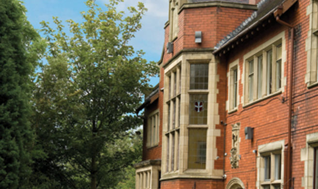 The Broadfield Park Hotel Exterior