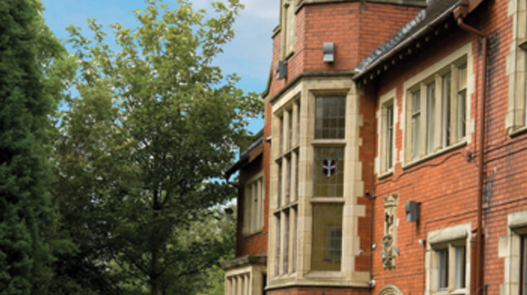 The Broadfield Park Hotel Exterior