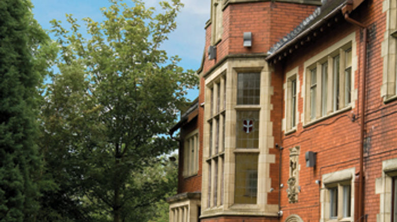 The Broadfield Park Hotel Exterior