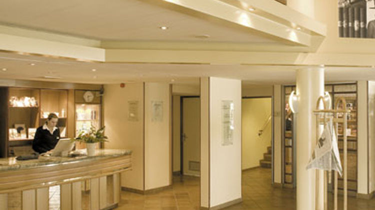 Moevenpick Hotel 's-Hertogenbosch Lobby