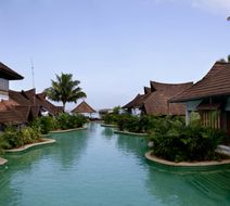 Kumarakom Lake Resort Pool