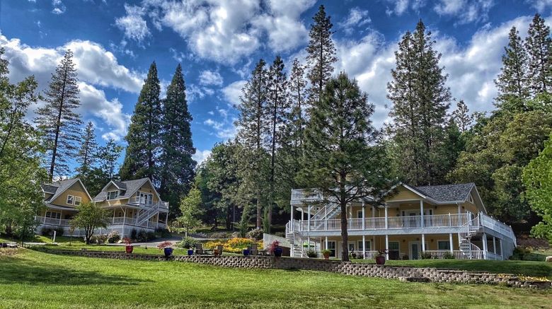 The Blackberry Inn Bed and Breakfast Exterior