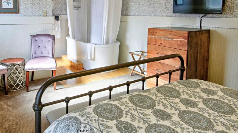 <b>Hotel Charlotte Room</b>
