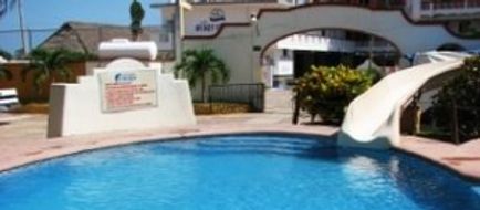 El Delfin Pool