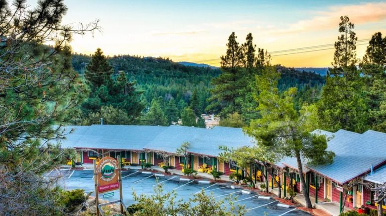 <b>Idyllwild Bunkhouse Exterior</b>
