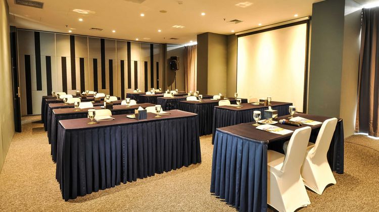 FM7 Resort Hotel Meeting