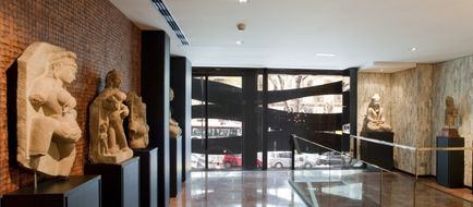 Suites Avenue Lobby