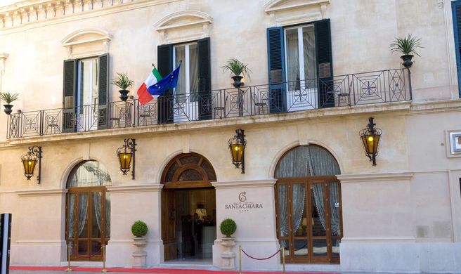 Suite Hotel Santa Chiara Exterior