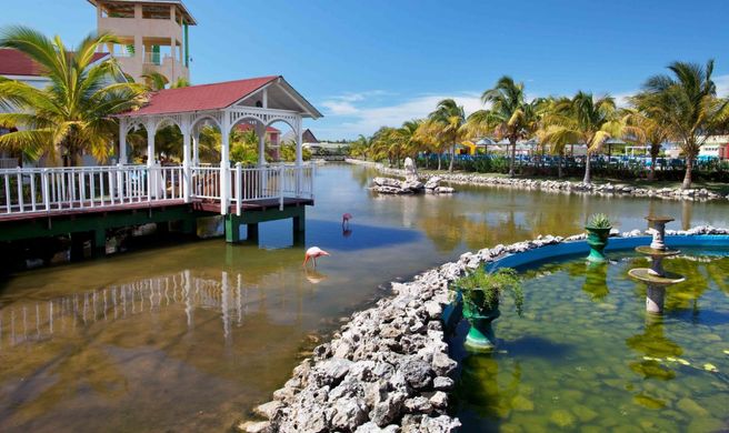 Memories Caribe Beach Resort Exterior