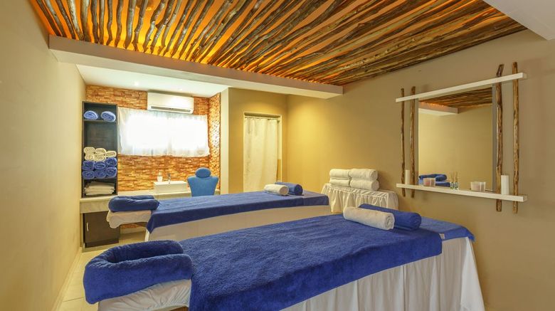 <b>Memories Caribe Beach Resort Spa</b> <b>Memories Caribe Beach Resort Spa</b>