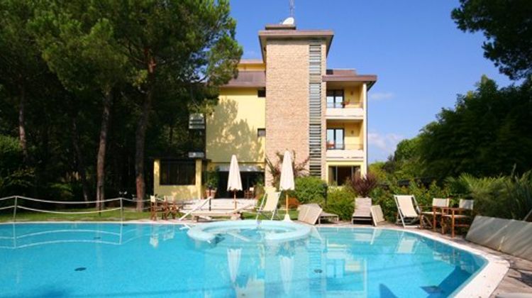 Hotel Nedy Exterior