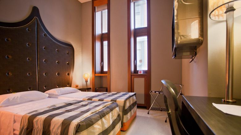 <b>Orange Hotel Room</b>