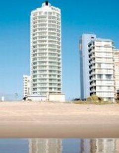 Pacific Views Resort on Main Beach