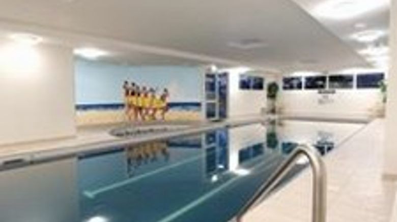 <b>Pacific Views Resort on Main Beach Pool</b>