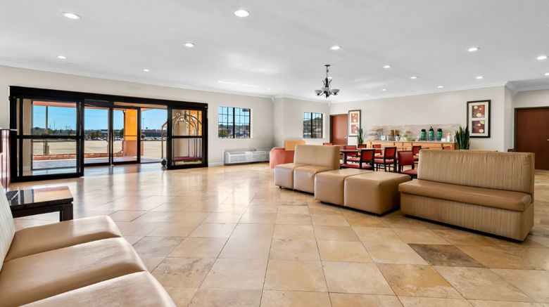 <b>Quality Inn & Suites McAlester Lobby</b> <b>Quality Inn & Suites McAlester Lobby</b>
