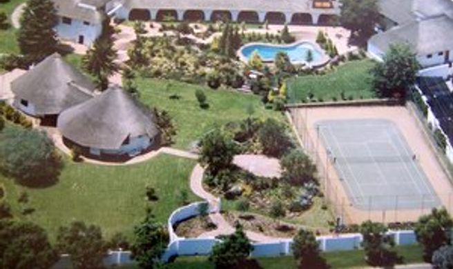 Tladi Lodge Guesthouse Exterior