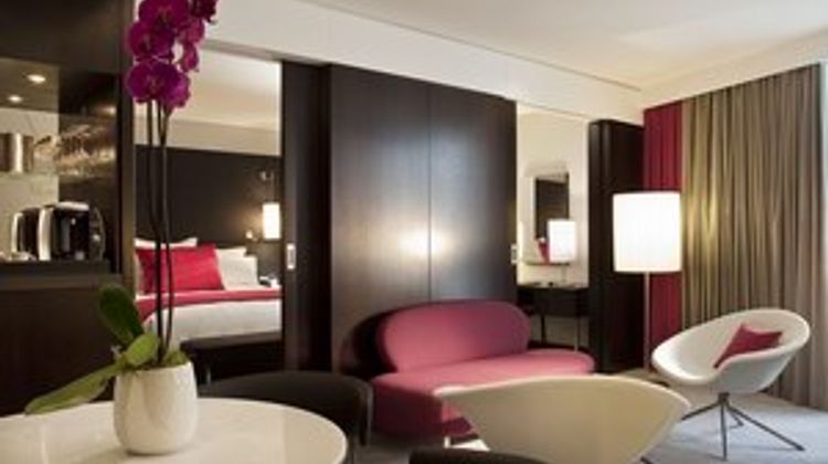 Renaissance Paris Arc de Triomphe Hotel Suite