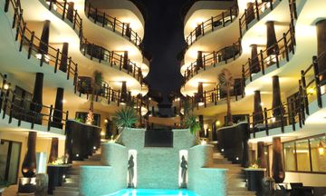 El Taj Oceanfront & Beachside Condo