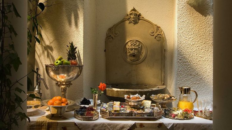 <b>Antiq Hotel Restaurant</b>