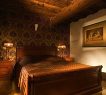 Antiq Hotel Room