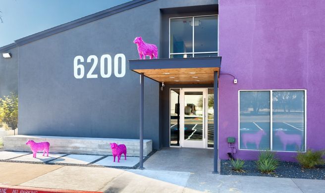 The Highlander Austin Exterior