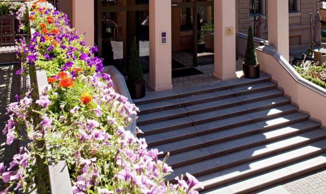 Gallery Park Hotel Exterior