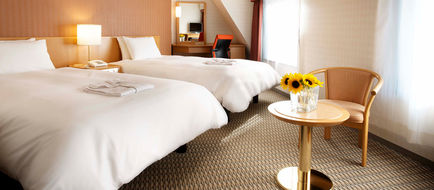 The b Ochanomizu Room