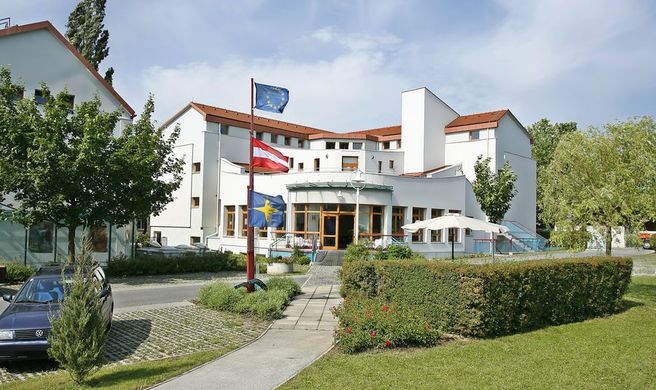 Am Spiegeln dialog.hotel.wien Exterior
