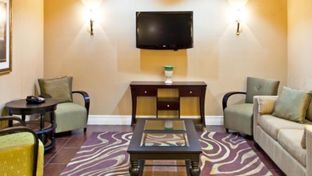 Holiday Inn Express Hotel & Suites North