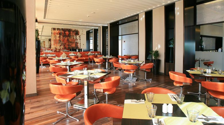<b>Yas Plaza Circuit Restaurant</b>